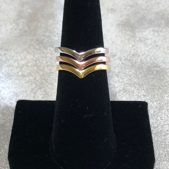925 Minimalist Chevron Ring- Gold - Picture 4 of 6